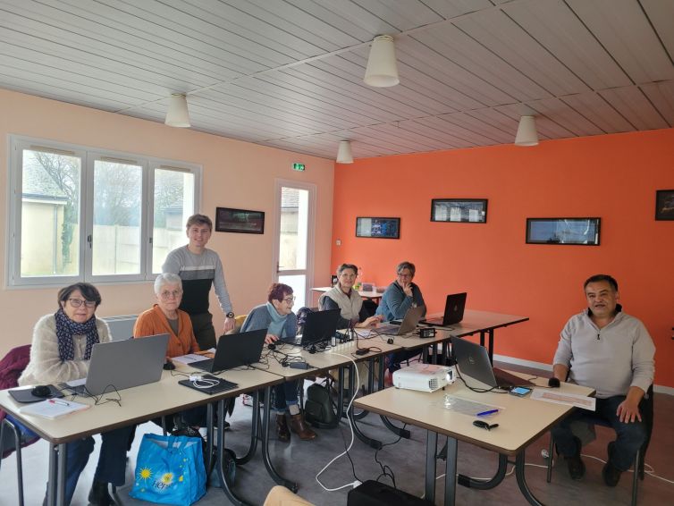 Le 28 novembre, nous avons partagé la dernière session de l’année 2025 : un moment d’apprentissage, d’entraide et de bonne humeur !